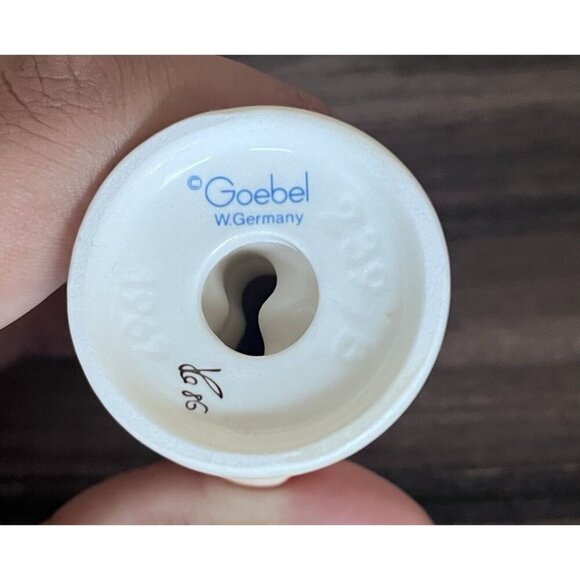 Vintage Goebel Hummel Germany Girl With Doll 239B 1967 - Picture 6 of 6